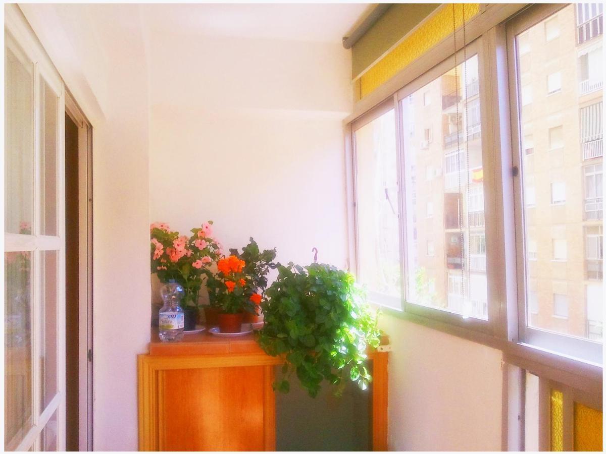 Bonito apartamento céntrico y cerca de la playa. Málaga Esterno foto